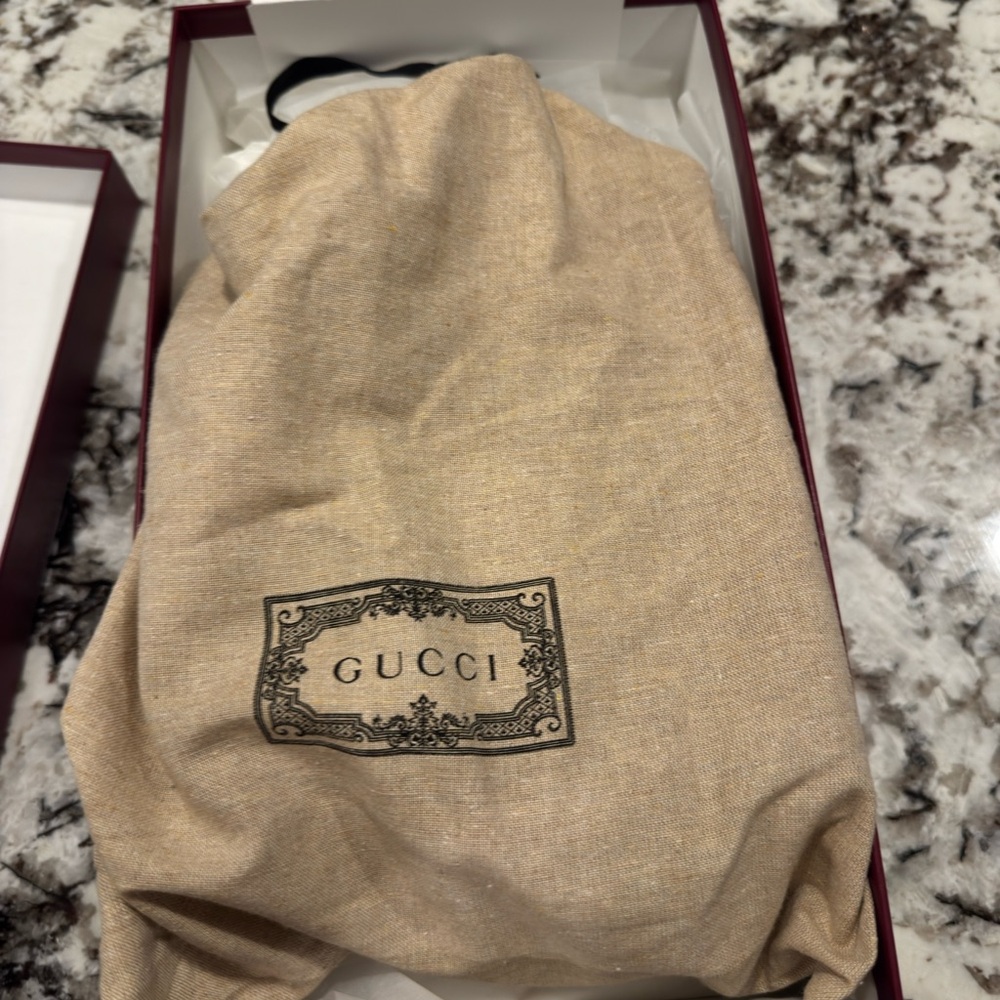 Gucci Marmont Leather Flat Sandals - Picture 9 of 11